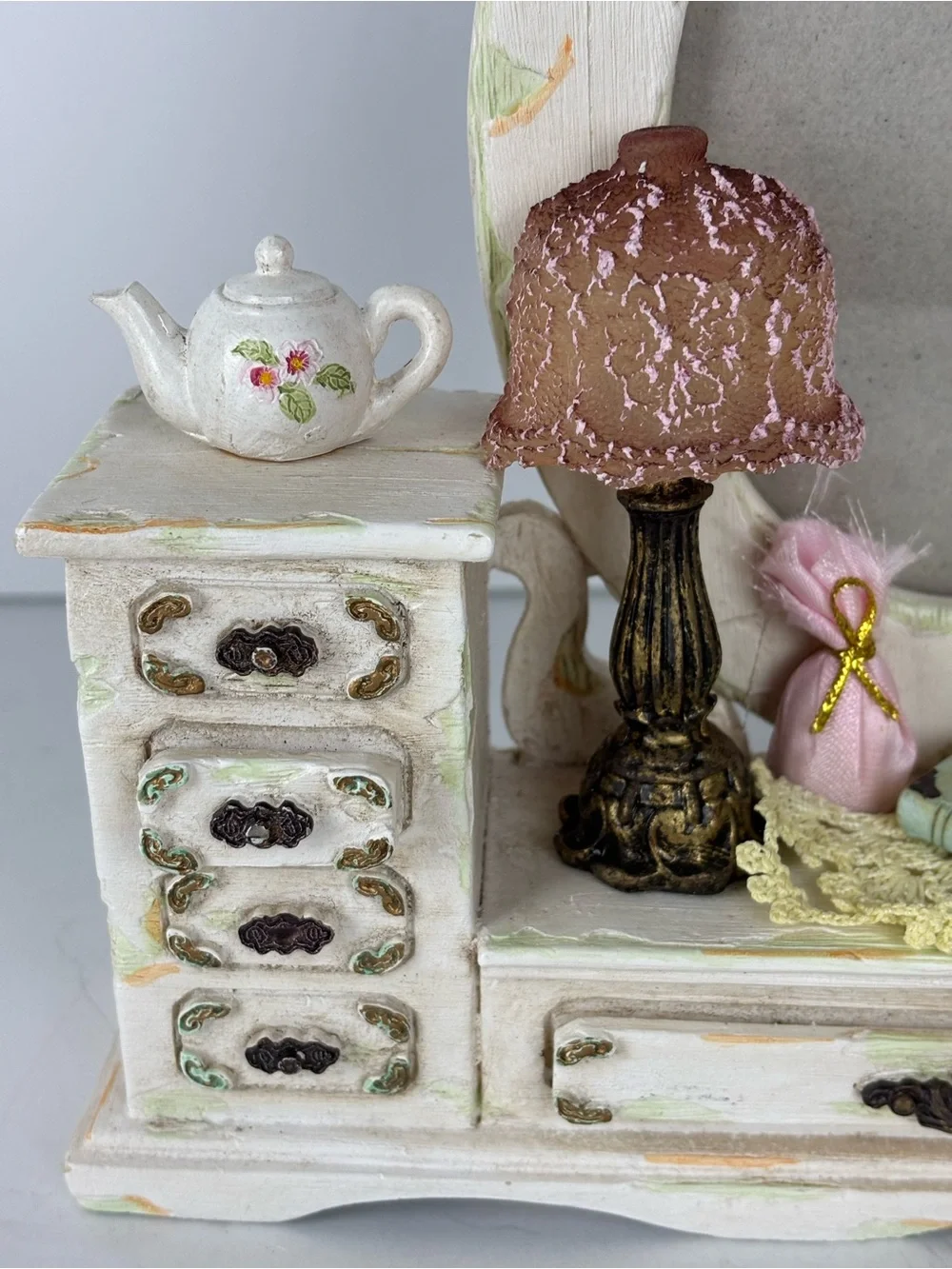 Vintage Shabby Chic Photo Frame Vanity with Light-up Lamp